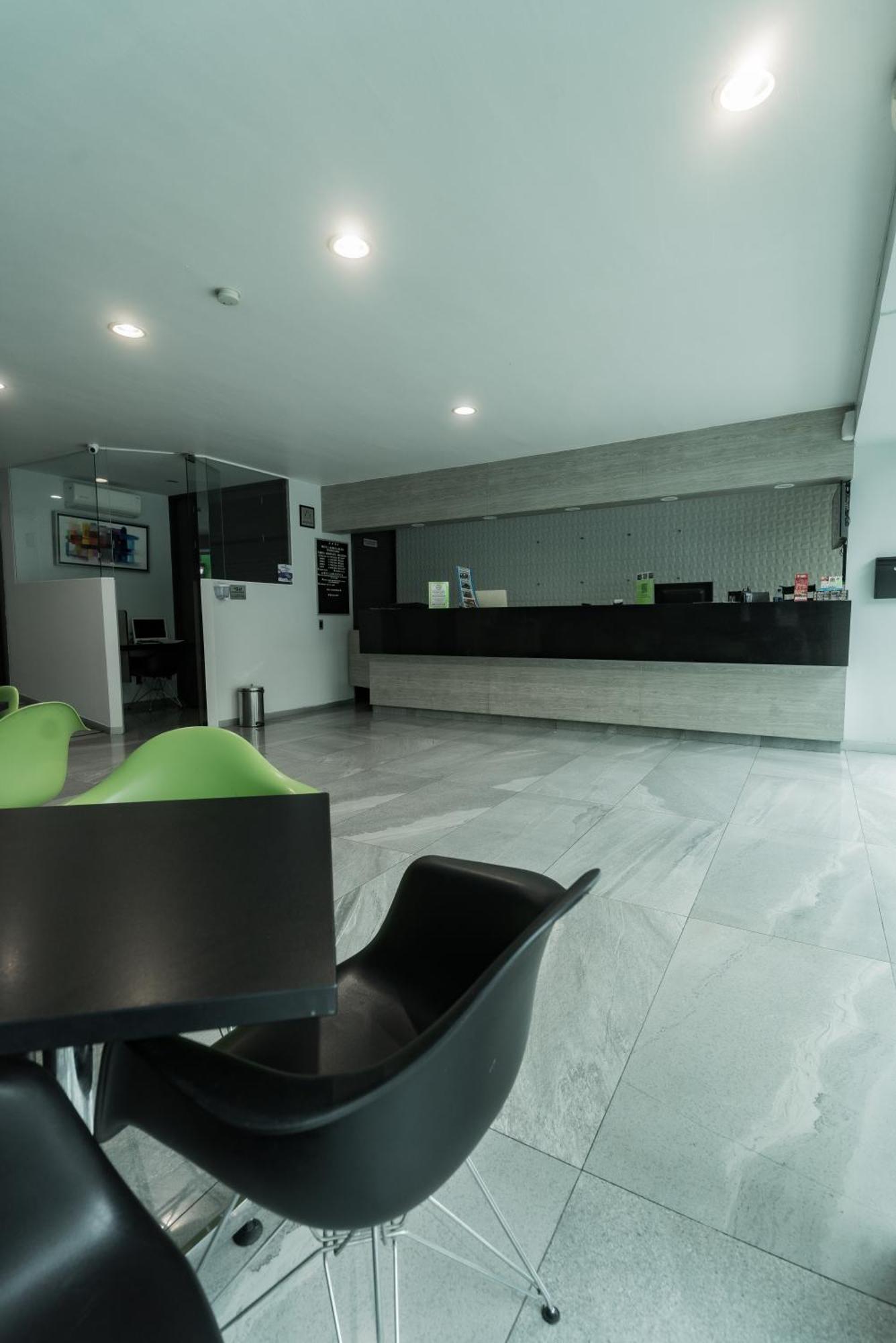 Hotel Lemon Green -Zona Expo Frente Al Centro De Convenciones 과달라하라 외부 사진