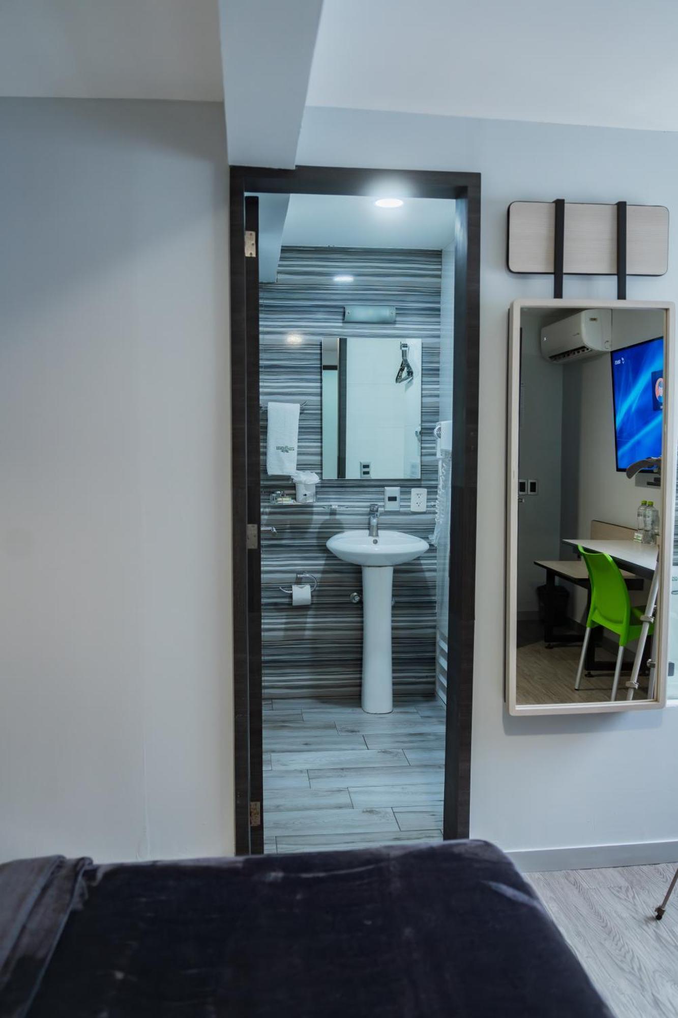 Hotel Lemon Green -Zona Expo Frente Al Centro De Convenciones 과달라하라 외부 사진